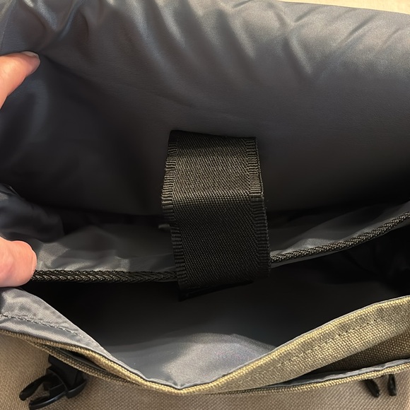 Wenger Zinc 14” Messenger Laptop Bag - Picture 12 of 14